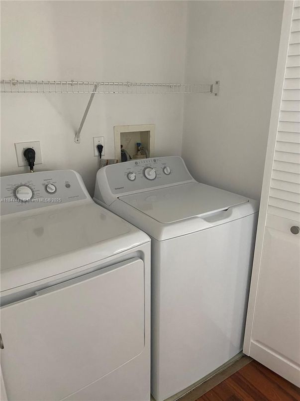 Interior, Utility Closets, Washer, Wood Texture Flooring