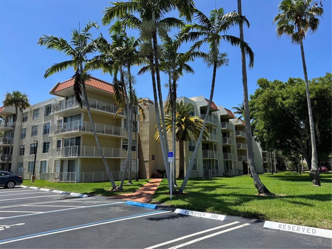 Exterior, Facade, Condo Building