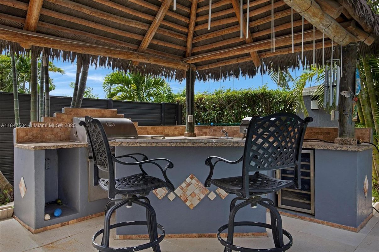 Exterior, Outdoor Kitchen