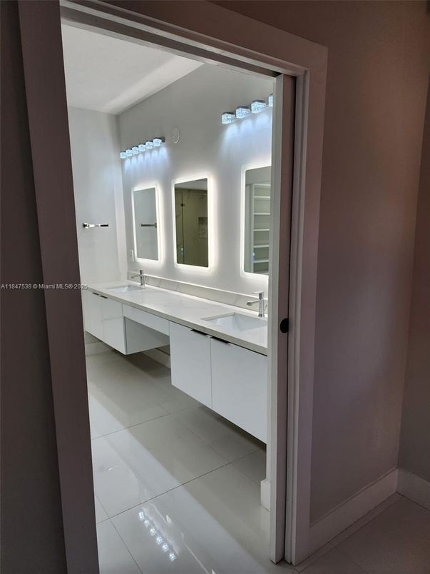 Bathroom, Dual Sink Vanities, Interior