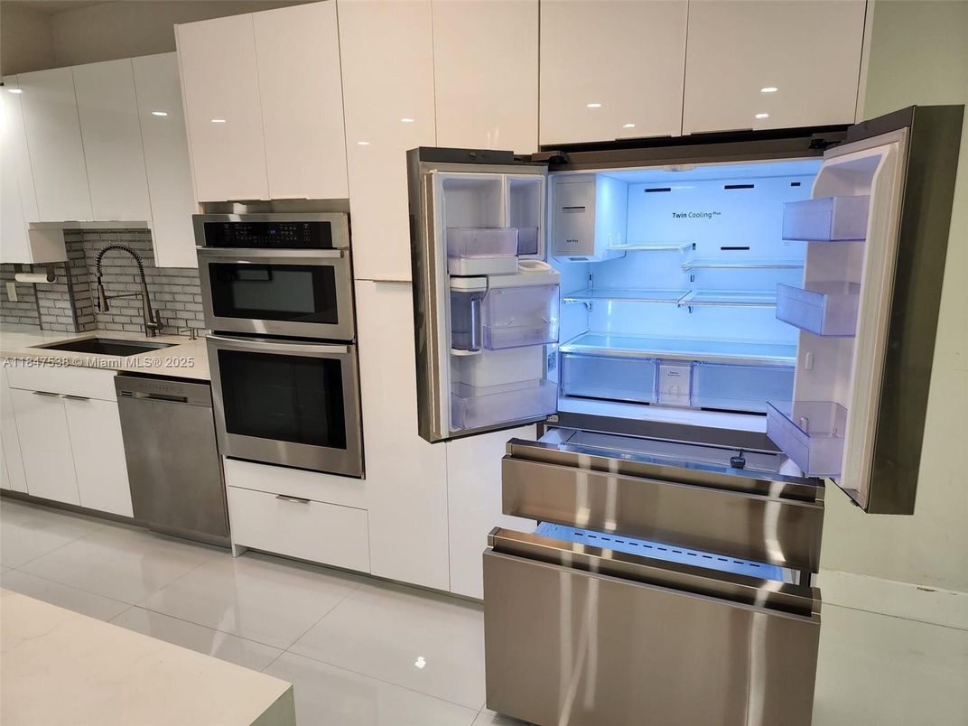 Interior, Kitchen, Stainless Steel Appliances
