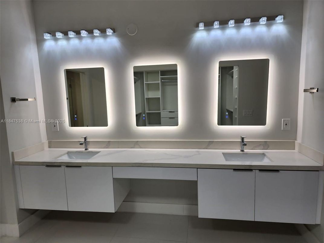 Bathroom, Dual Sink Vanities, Interior