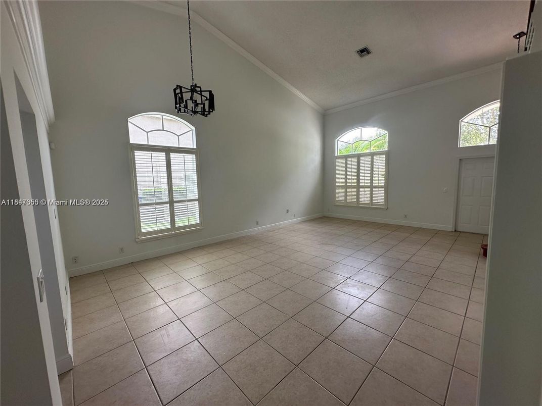 Empty room, Interior, Pendant Lights