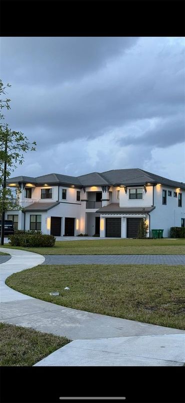 Backyard, Exterior, Facade, Modern