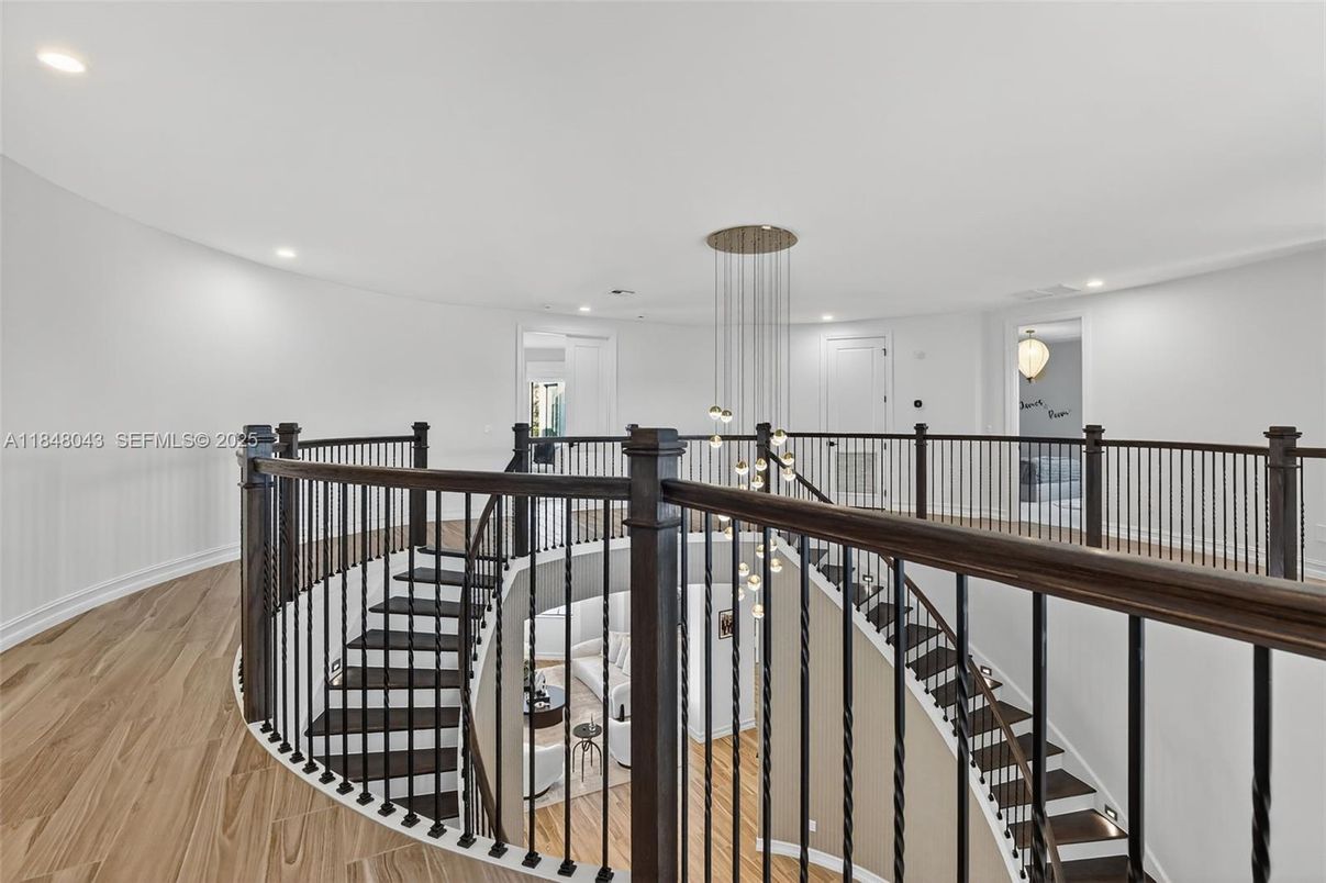 Interior, Pendant Lights, Recessed Lighting, Wood Texture Flooring