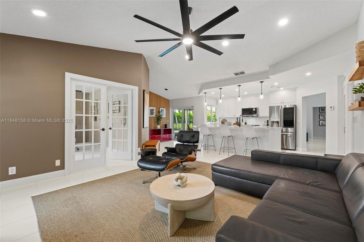 Interior, Kitchen, Living room, Pendant Lights, Recessed Lighting, Stainless Steel Appliances