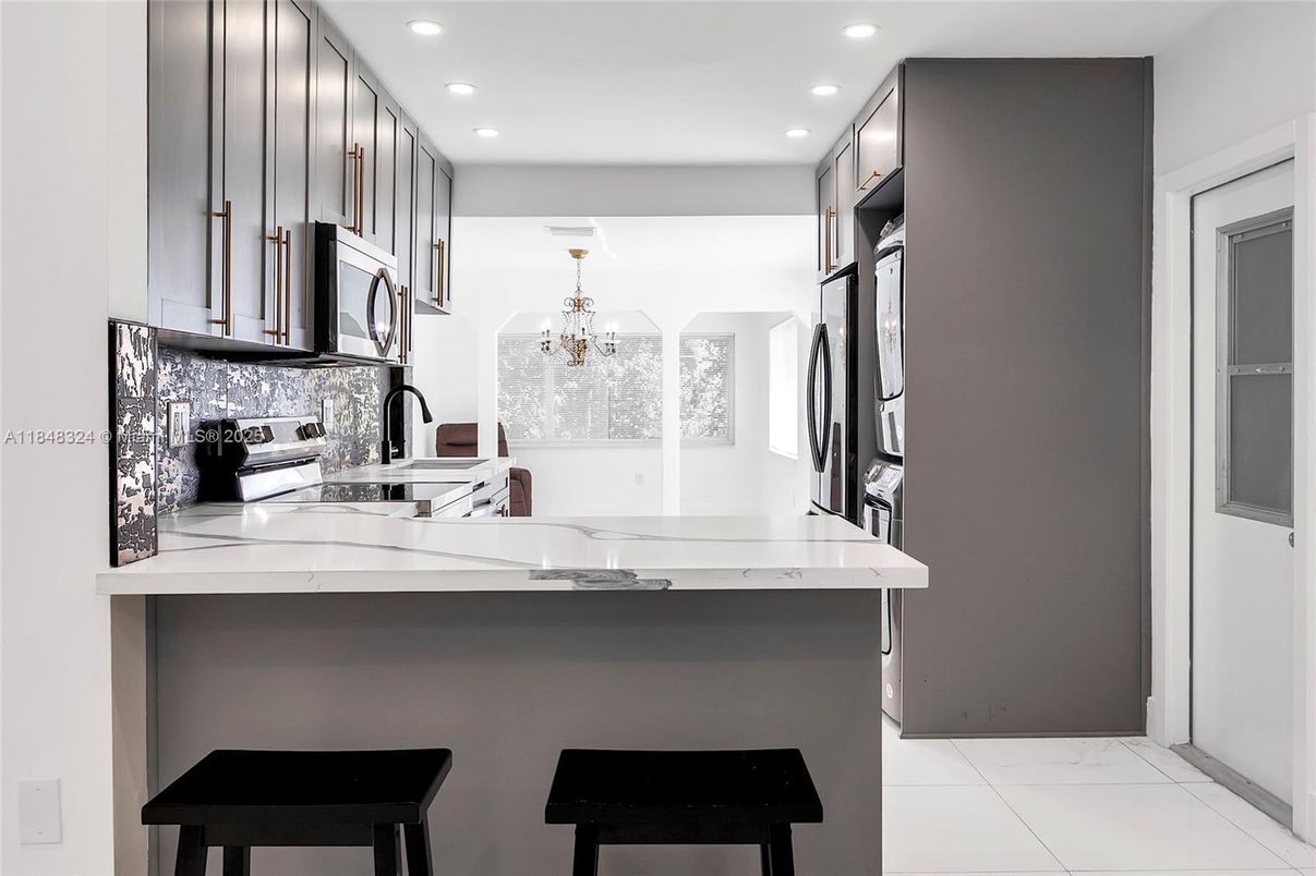 Chandelier, Interior, Kitchen, Marble, Recessed Lighting
