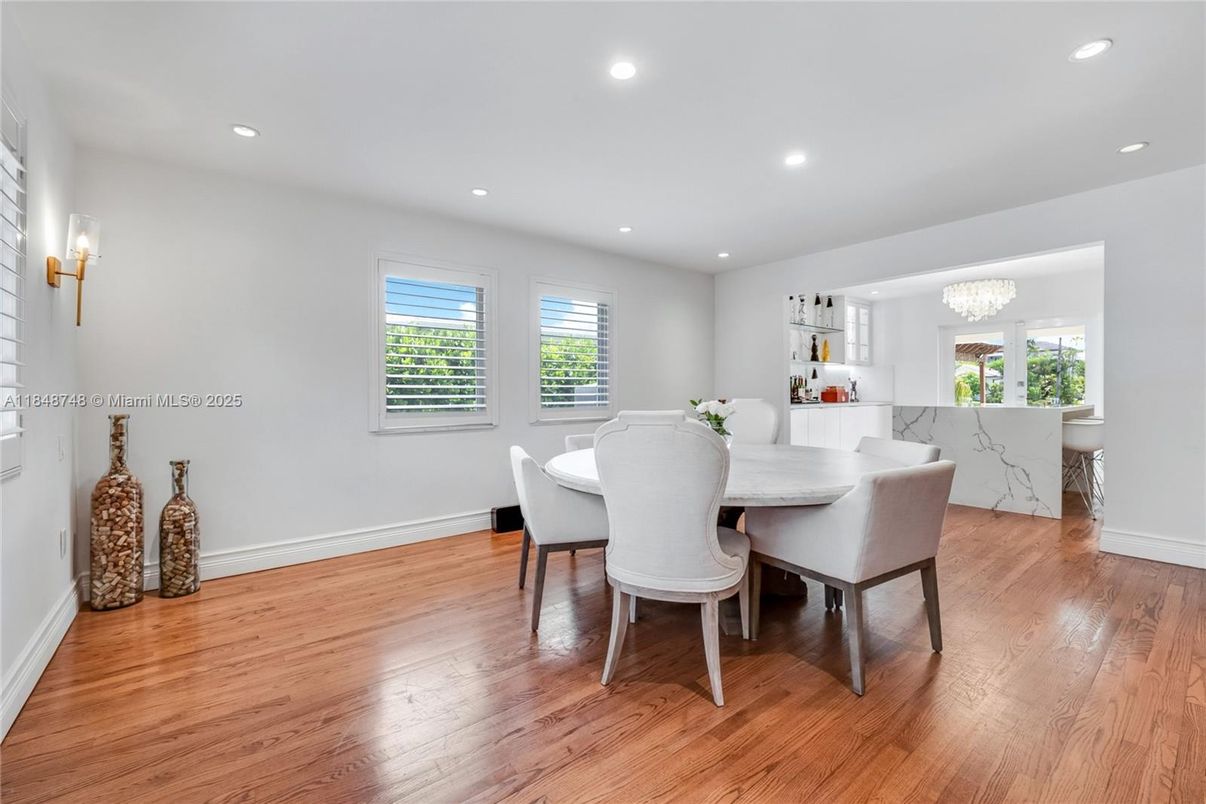 Chandelier, Dining room, Interior, Recessed Lighting, Wood Texture Flooring