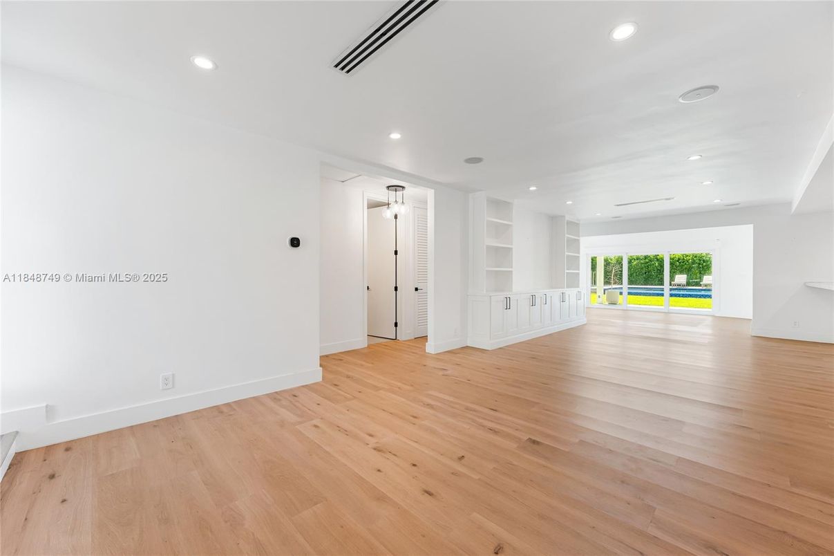 Empty room, Interior, Recessed Lighting, Wood Texture Flooring