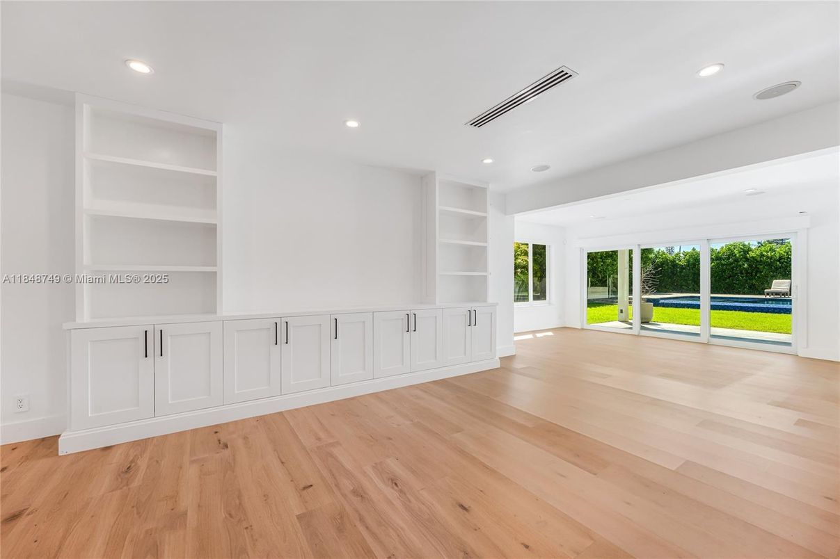 Empty room, Interior, Recessed Lighting, Wood Texture Flooring