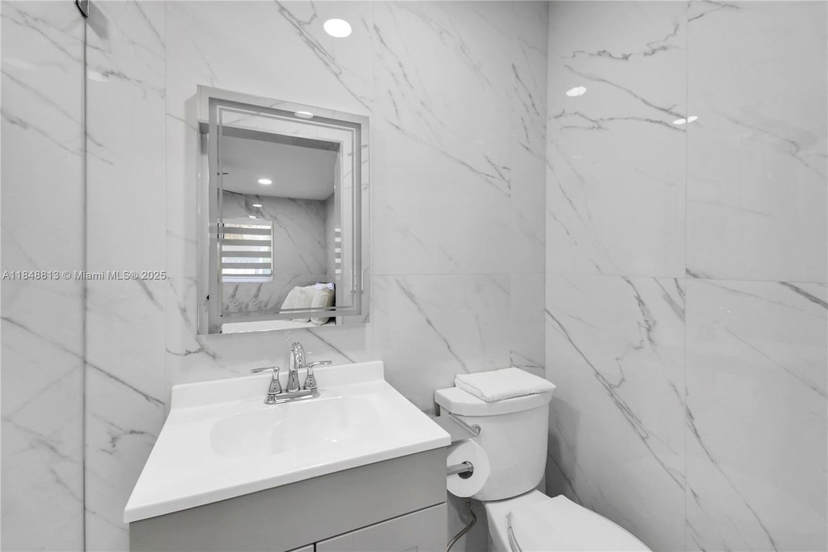 Bathroom, Interior, Marble Walls, Recessed Lighting