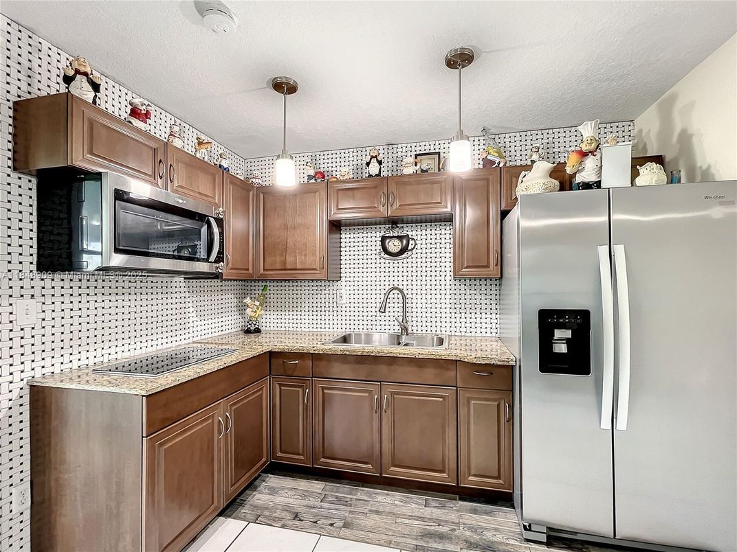 Interior, Kitchen, Pendant Lights, Wood Texture Flooring
