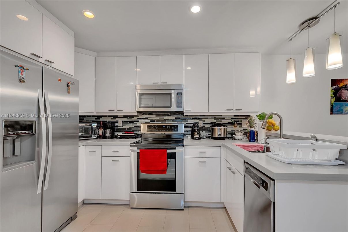 Interior, Kitchen, Pendant Lights, Recessed Lighting, Stainless Steel Appliances
