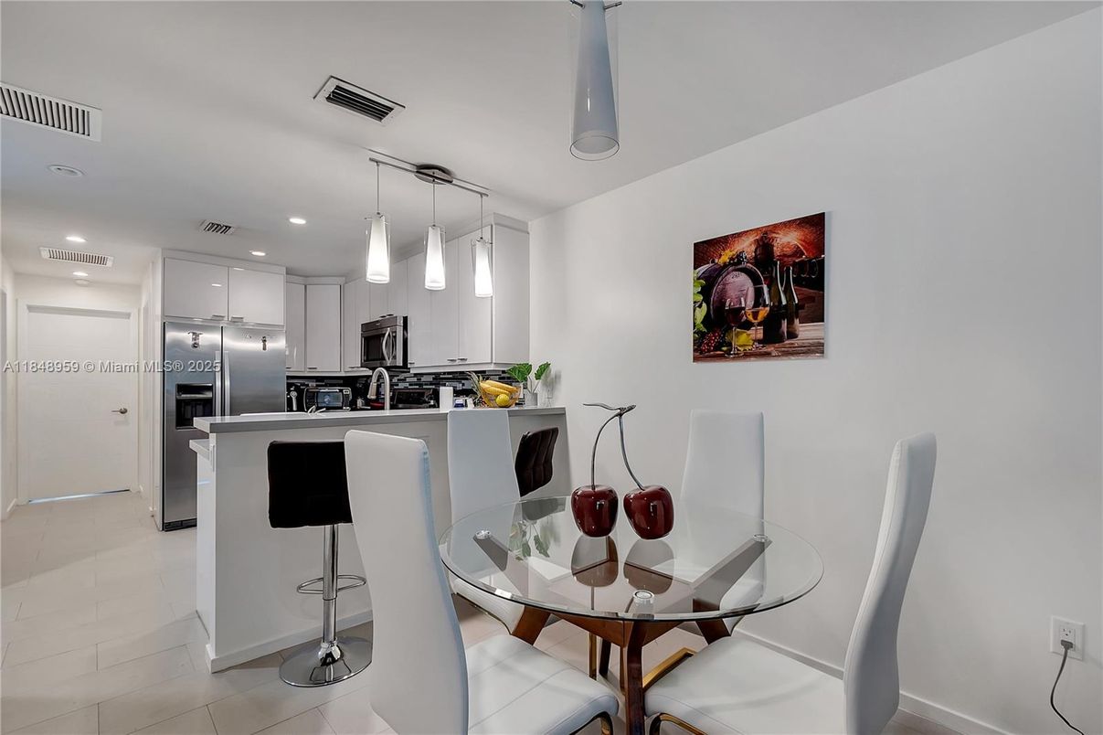 Dining room, Interior, Kitchen, Pendant Lights, Recessed Lighting, Stainless Steel Appliances
