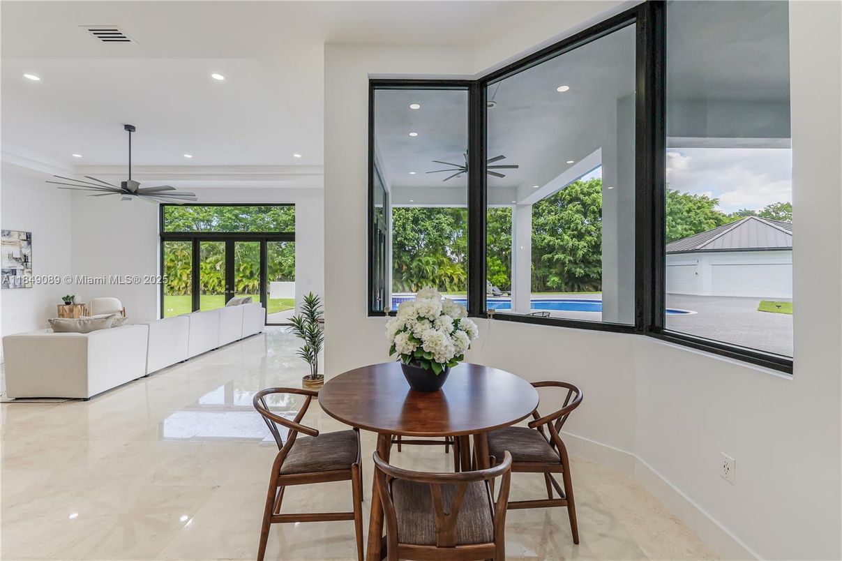 Dining room, Interior, Recessed Lighting