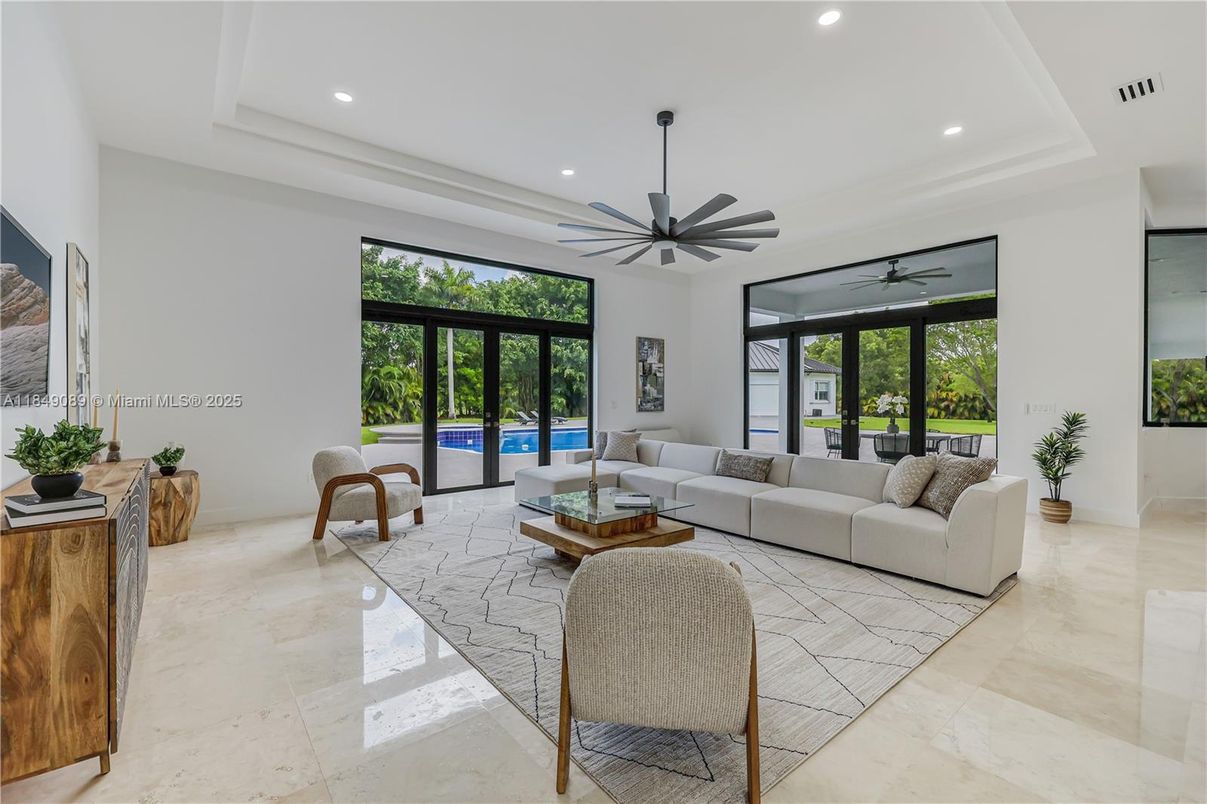 Interior, Living room, Pendant Lights, Recessed Lighting