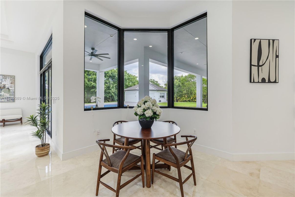 Dining room, Interior, Recessed Lighting