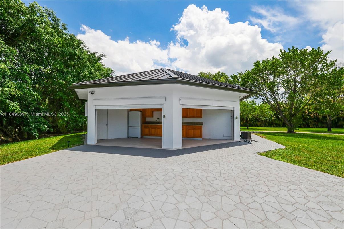 Backyard, Detached Garage, Exterior