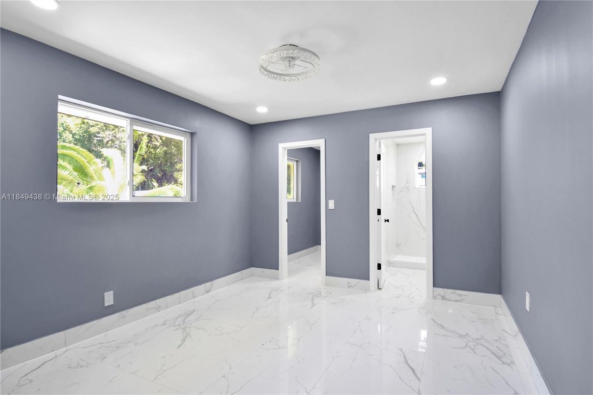 Empty room, Interior, Marble, Recessed Lighting