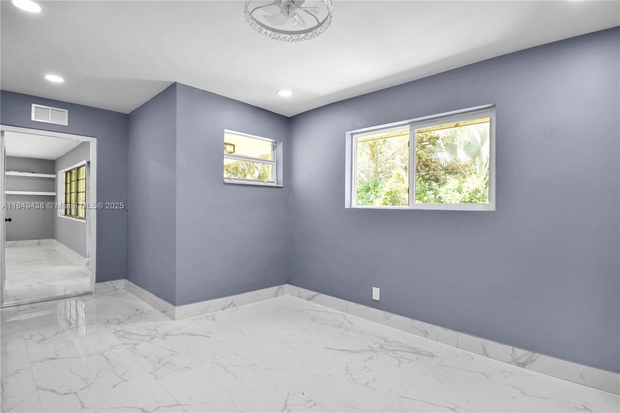 Empty room, Interior, Marble, Recessed Lighting