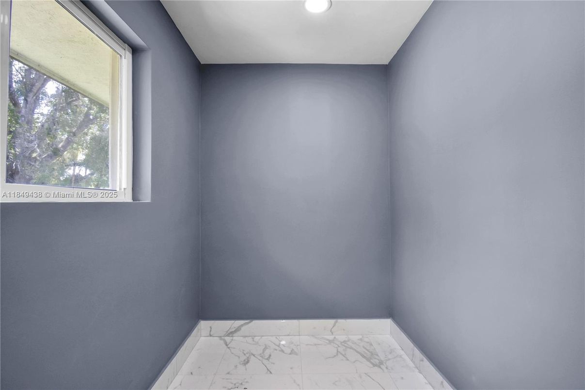 Empty room, Interior, Marble, Recessed Lighting