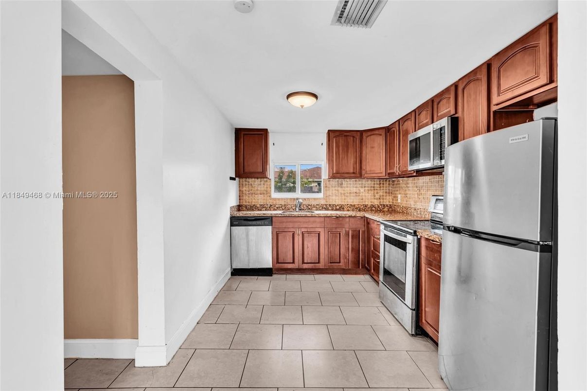 Interior, Kitchen, Stainless Steel Appliances