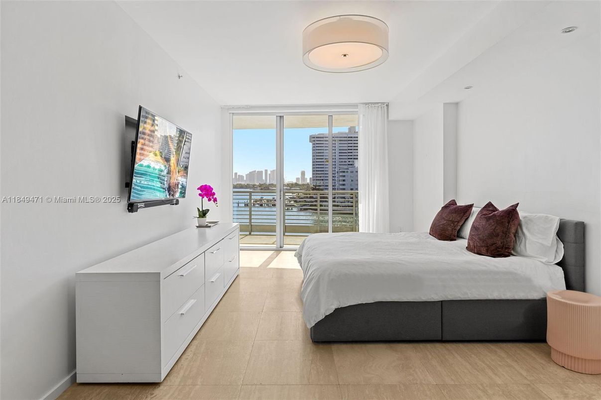 Bedroom, Interior, Water