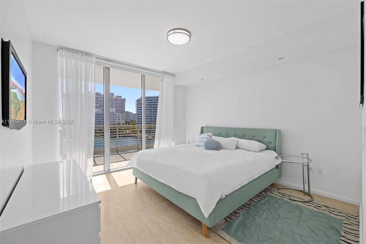 Bedroom, Interior, Water