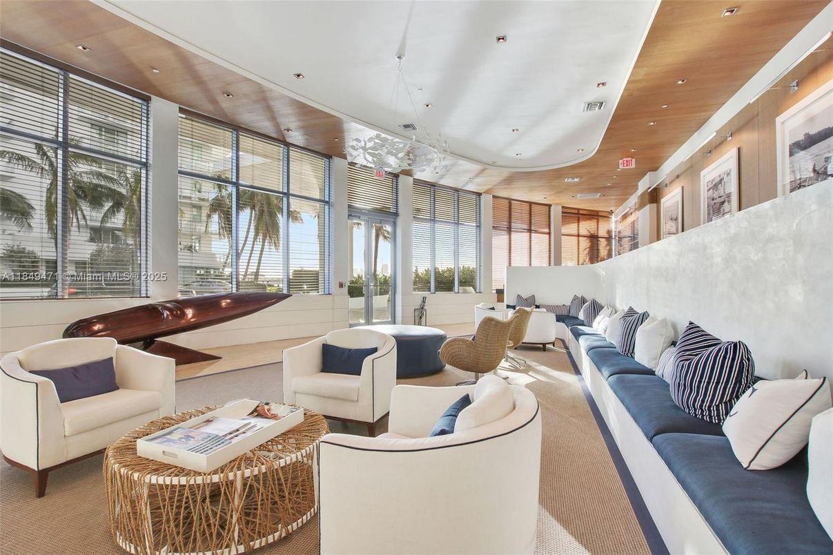 Interior, Living room, Pendant Lights, Recessed Lighting