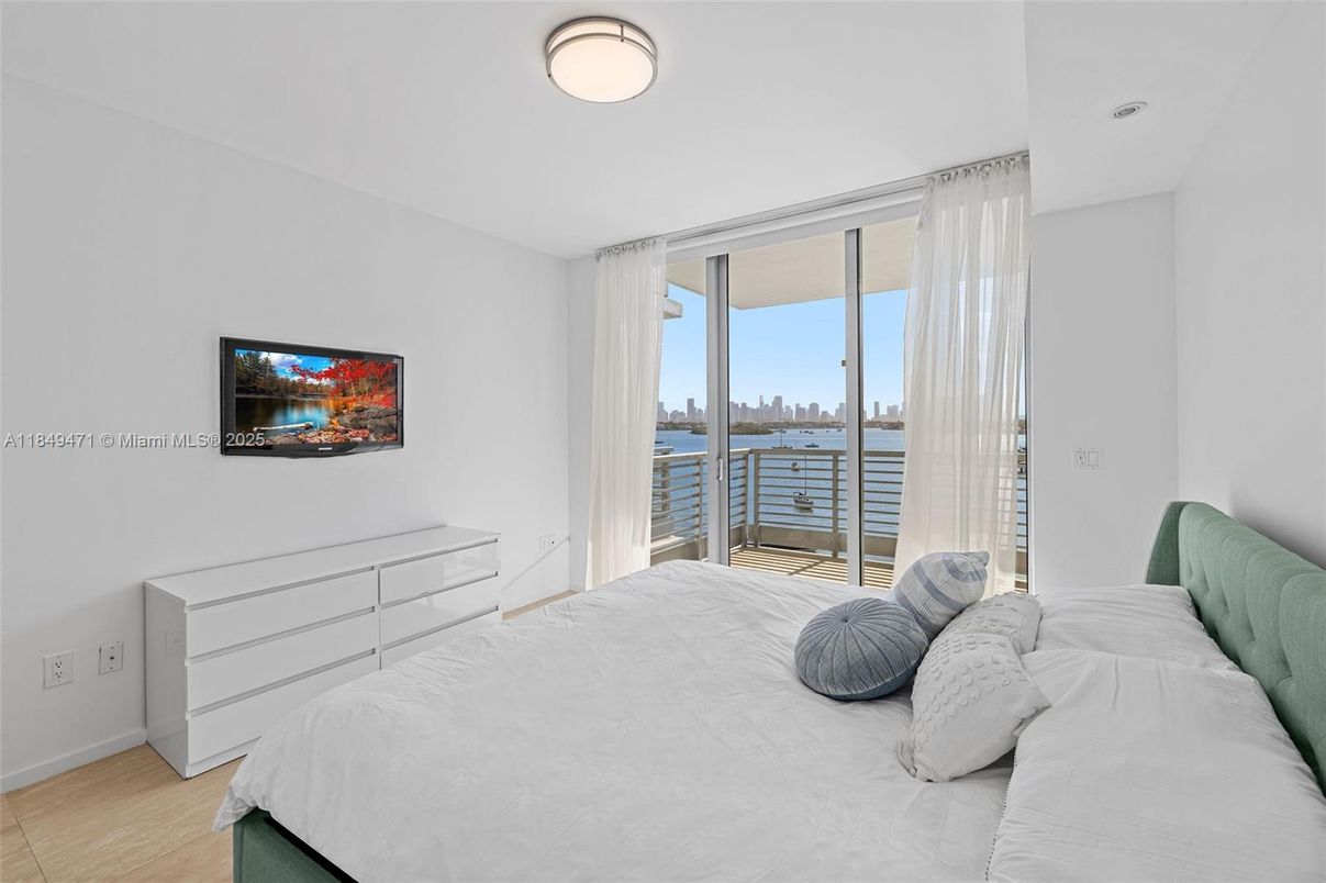 Bedroom, Interior, Water