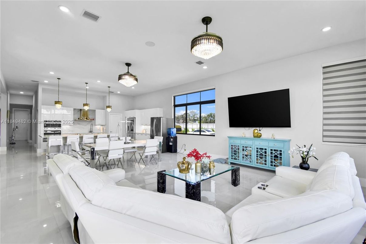 Dining room, Interior, Kitchen, Living room, Pendant Lights, Recessed Lighting, Stainless Steel Appliances