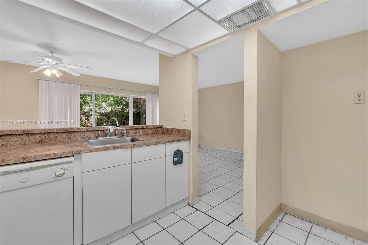 Empty room, Interior, Kitchen