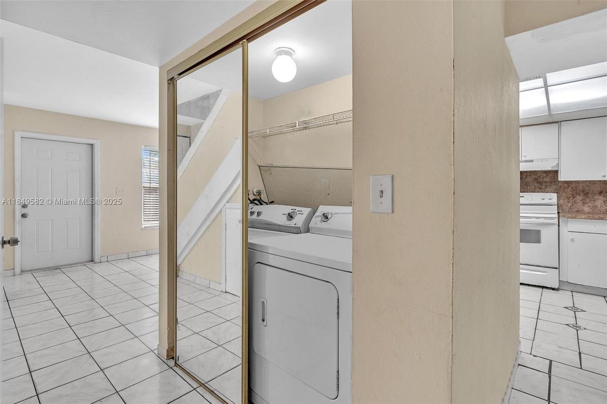 Interior, Utility Closets, Washer