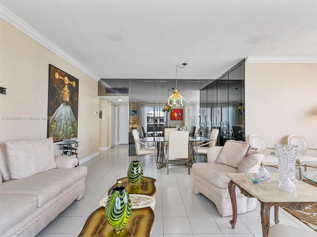 Dining room, Interior, Living room, Pendant Lights, Recessed Lighting