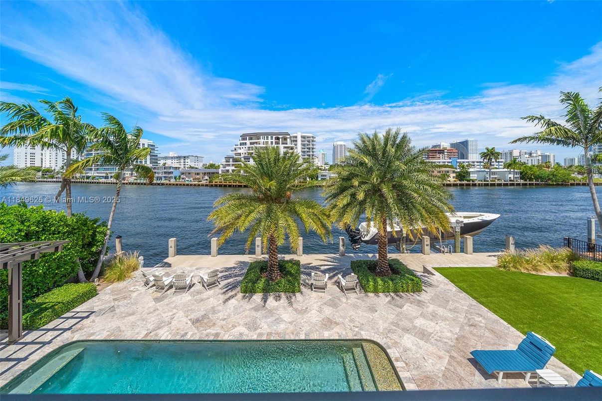Exterior, Pool, Water