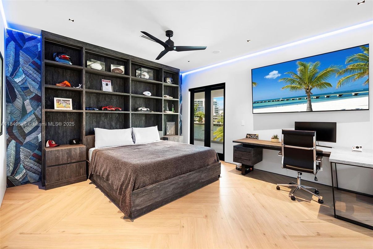 Bedroom, Home Office, Interior, Recessed Lighting, Wood Texture Flooring
