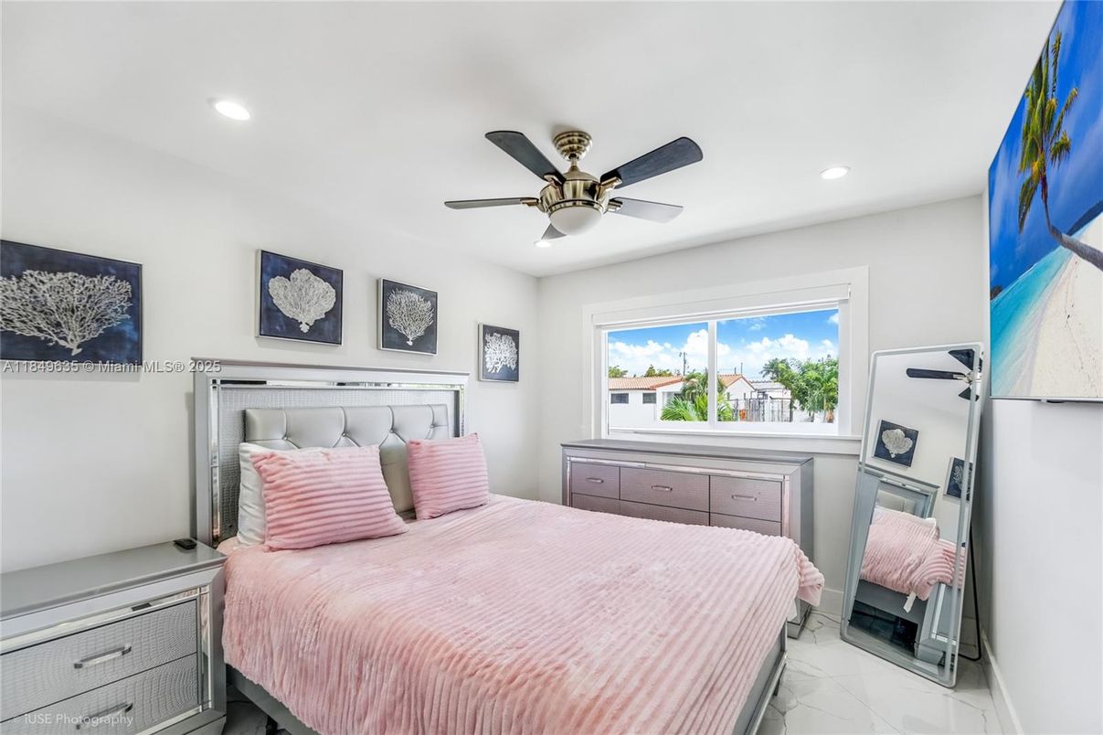 Bedroom, Interior, Marble, Recessed Lighting