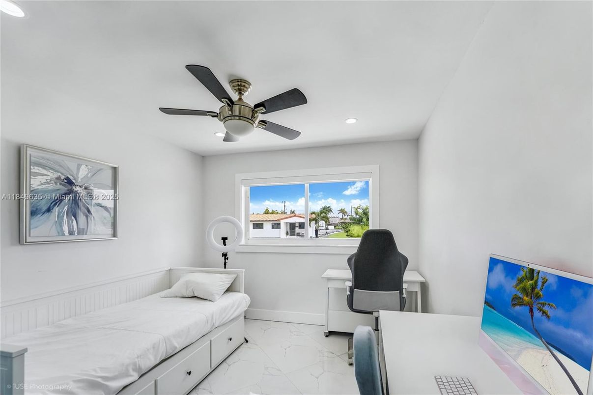 Bedroom, Home Office, Interior, Marble, Recessed Lighting