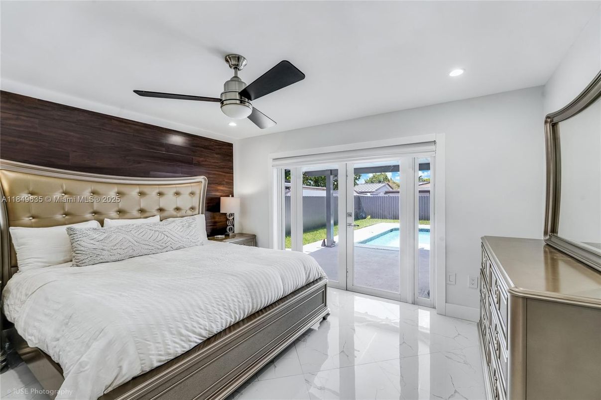 Bedroom, Interior, Marble, Recessed Lighting