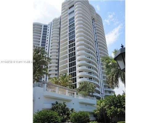 Exterior, Facade, Condo Building