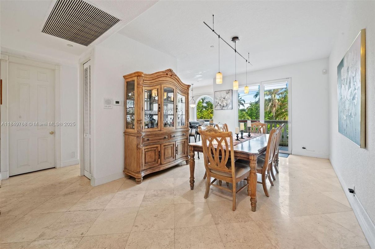 Dining room, Interior, Pendant Lights