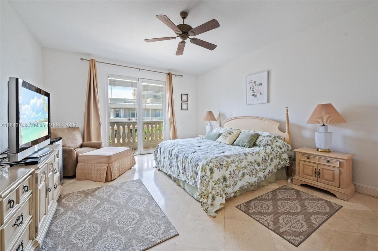 Bedroom, Interior, Water