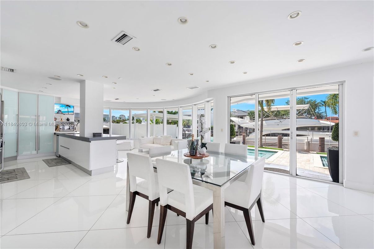 Dining room, Interior, Living room, Recessed Lighting, Water