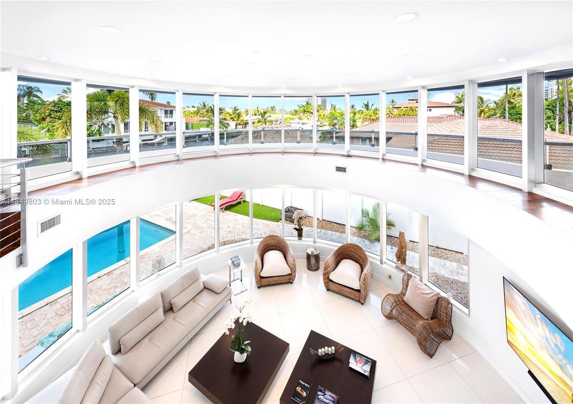 Interior, Living room, Recessed Lighting, Water