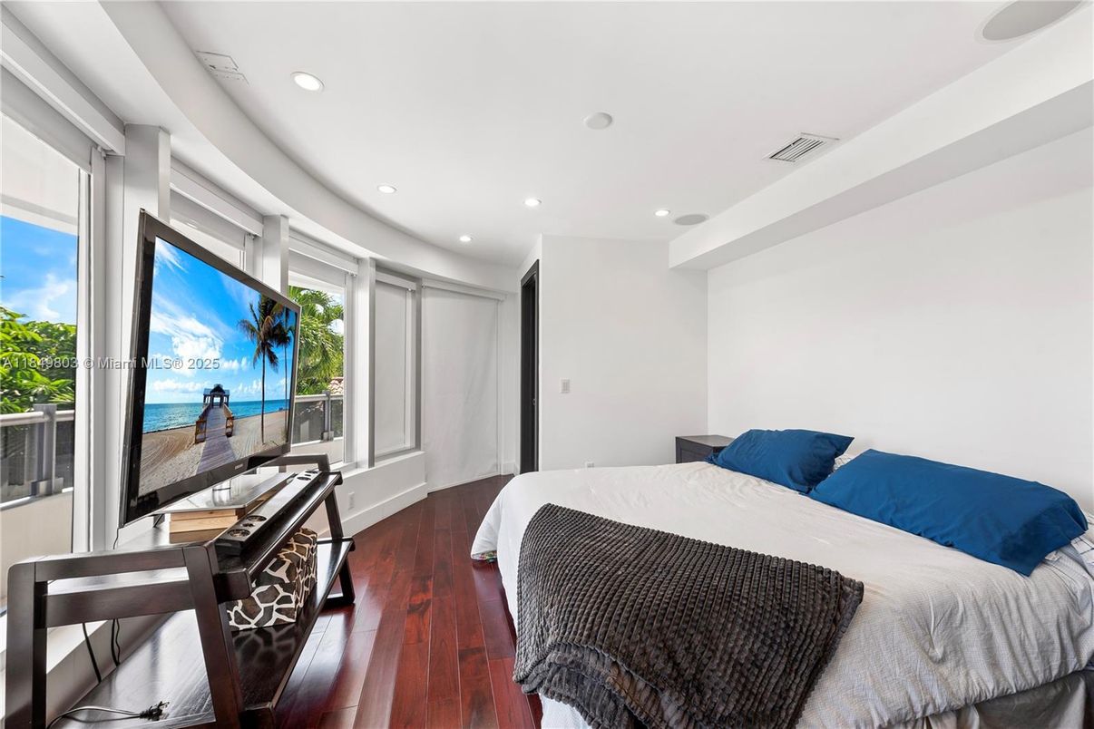 Bedroom, Interior, Recessed Lighting, Water, Wood Texture Flooring