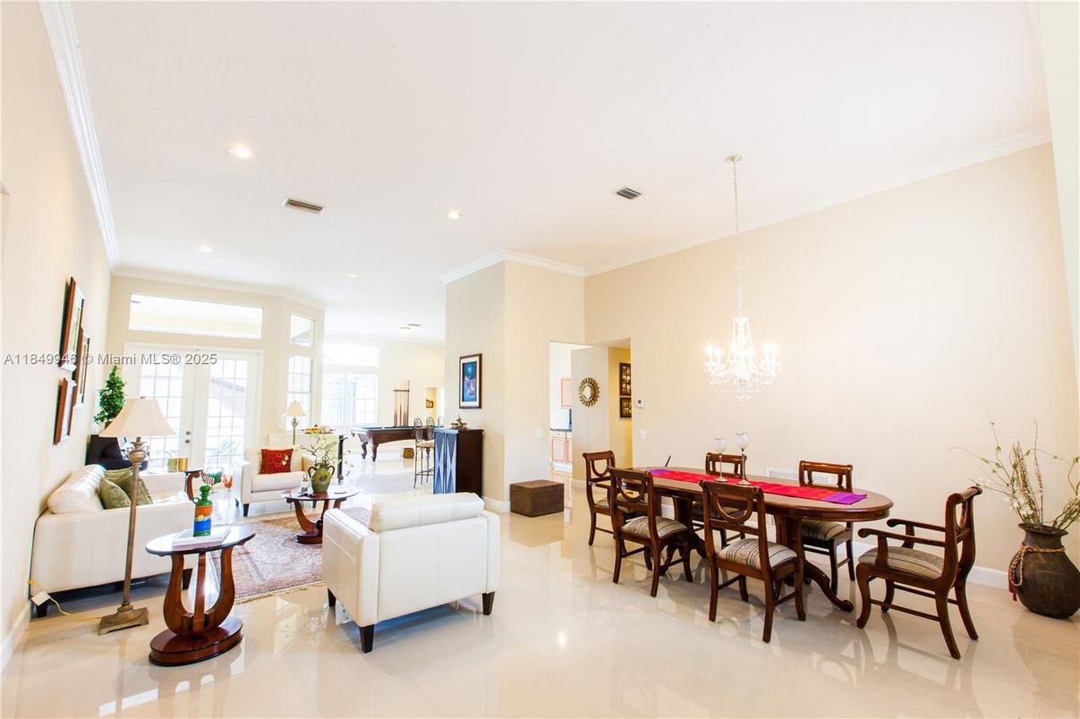 Chandelier, Dining room, Interior, Living room, Pendant Lights, Recessed Lighting