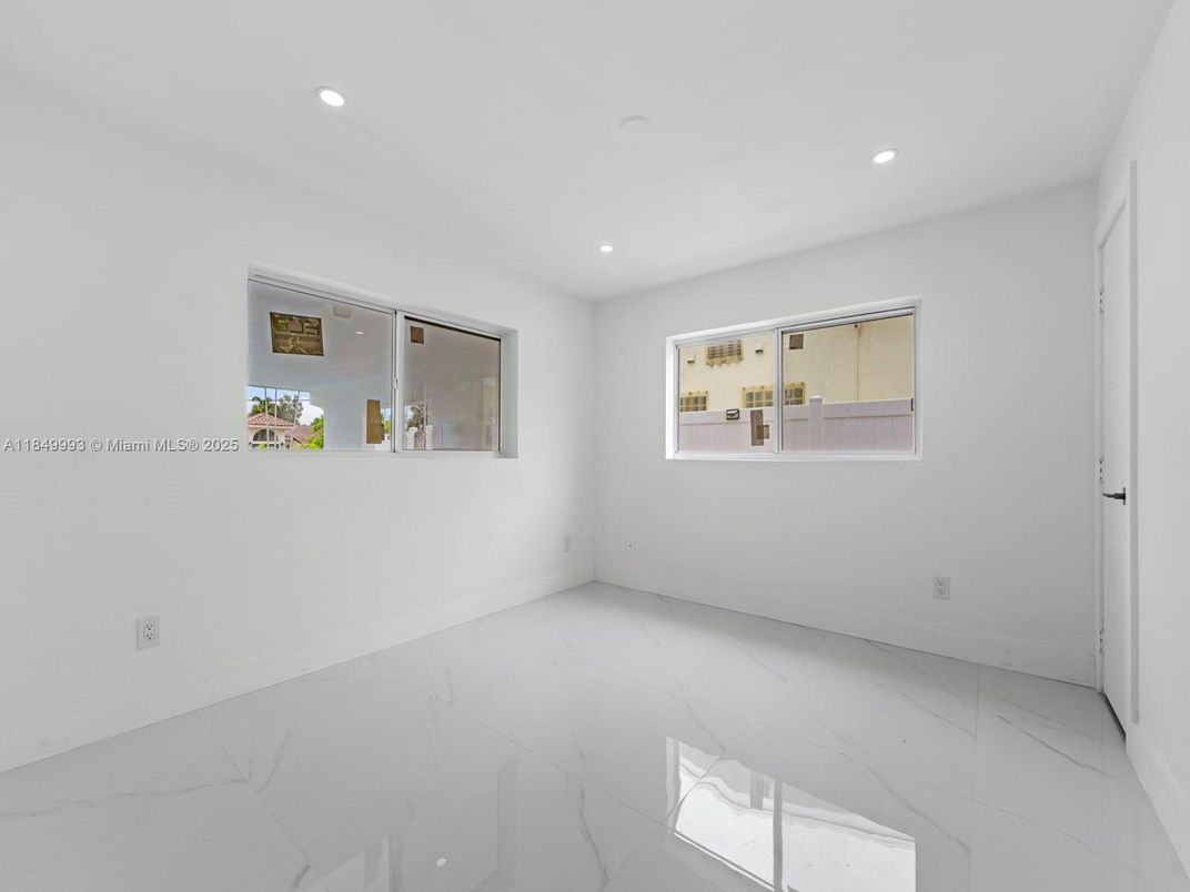 Empty room, Interior, Marble, Recessed Lighting