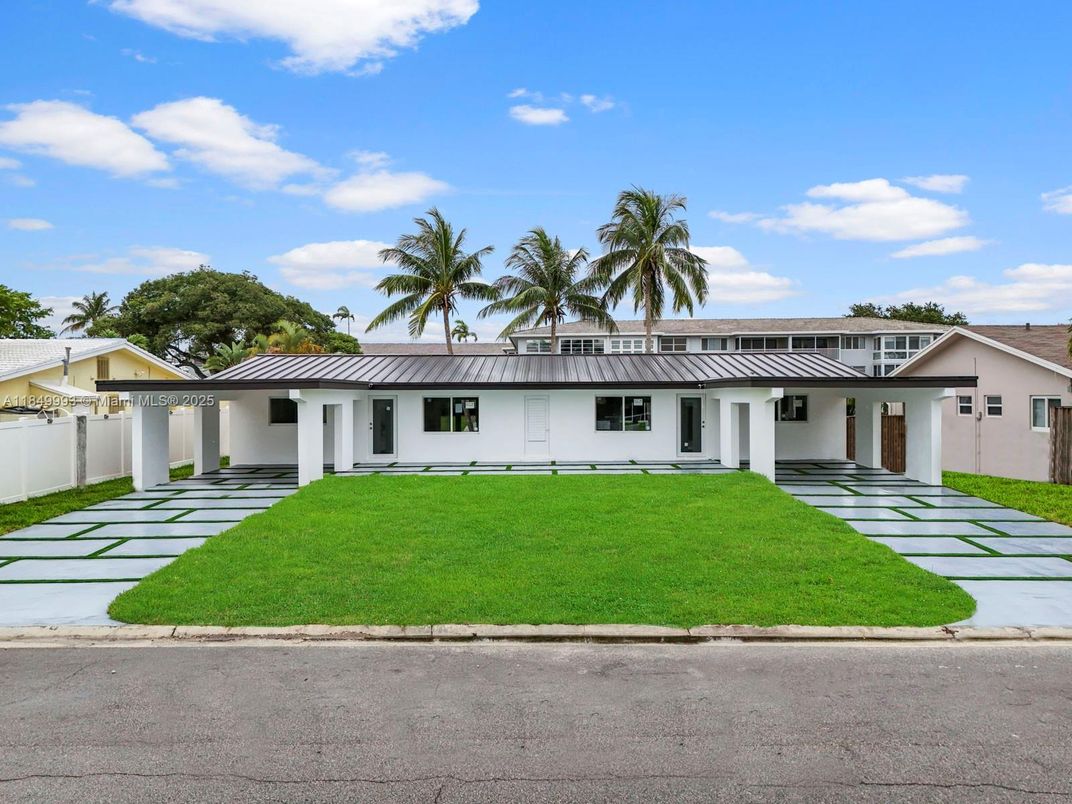 Backyard, Exterior, Facade, Ranch