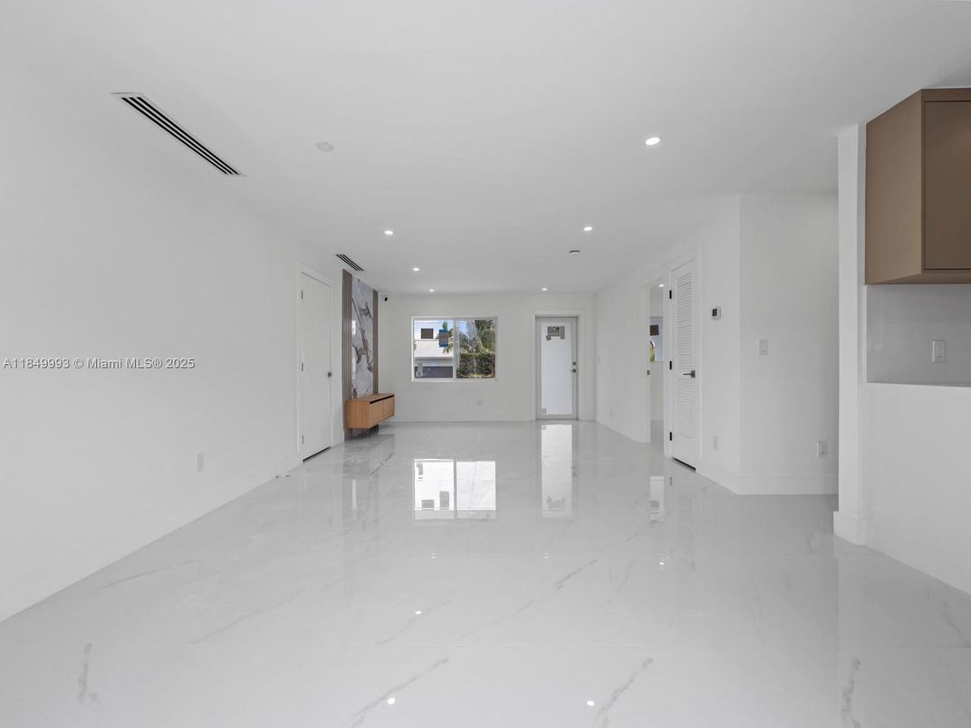 Empty room, Interior, Marble, Recessed Lighting