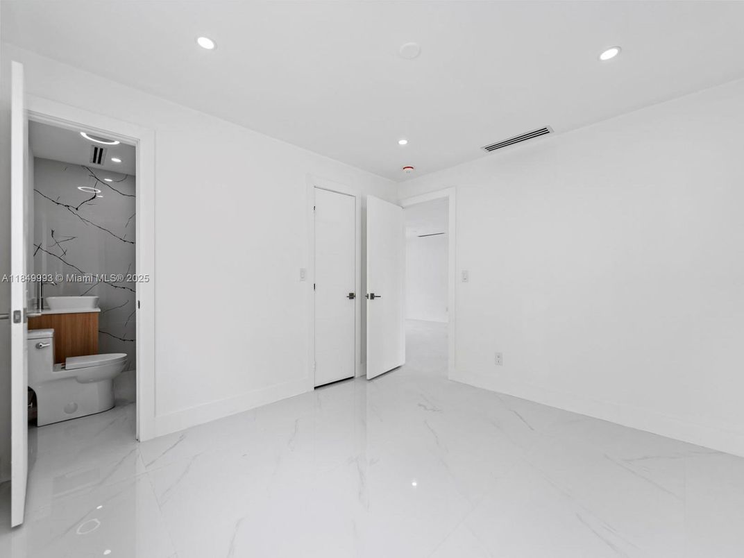 Bathroom, Interior, Marble, Recessed Lighting
